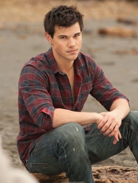 http://celebrityinside.com/wp-content/uploads/2014/10/Taylor-Lautner-Biography.jpg