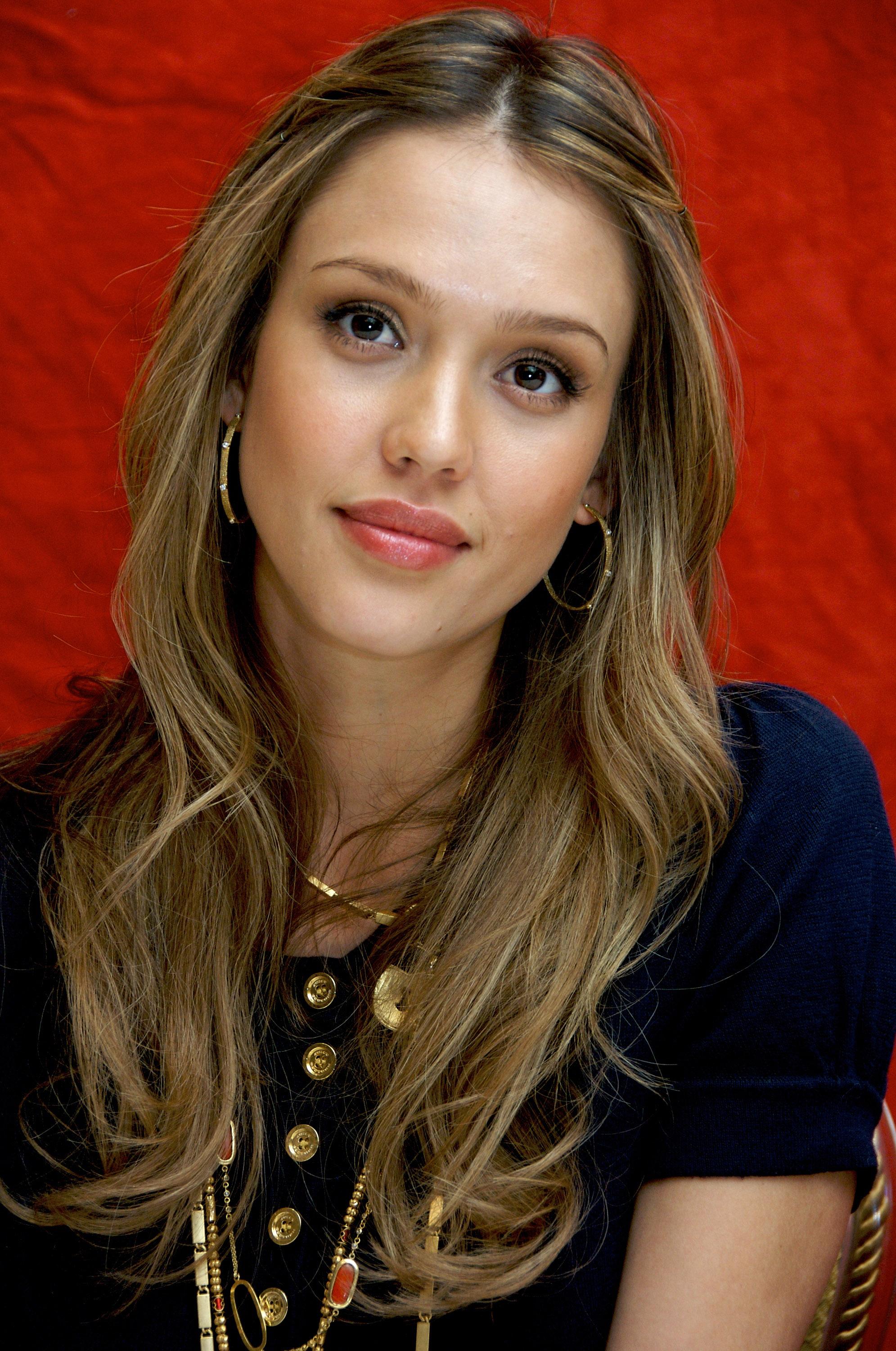 Jessica Alba Biography Net worth Favorite Things Color Music Perfume Facts