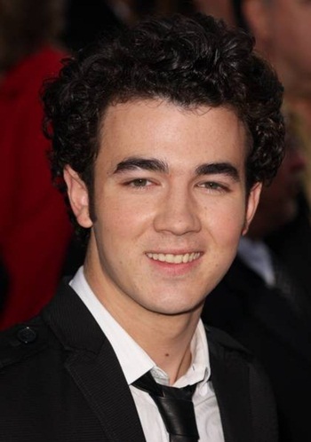 Kevin Jonas - Jonas Brothers Facts ♥