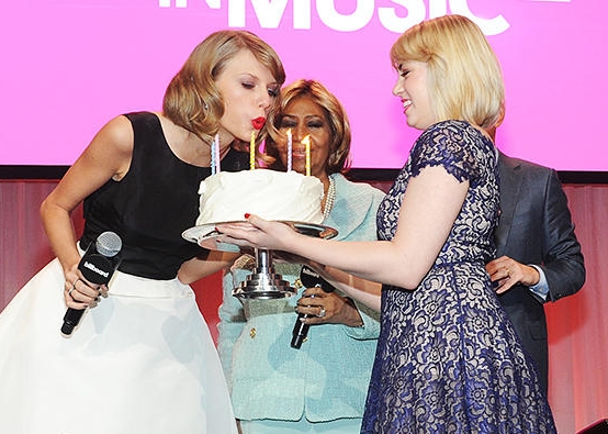 Taylor Swift 25th Birthday Party, Cake and Guests Pictures