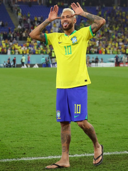 What size shoe hot sale does neymar wear