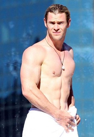 Chris Hemsworth Body Measurements Height Weight Shoe Size