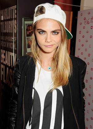 Cara Delevingne Body Measurements Bra Size Height Weight Shape Age Shoe ...