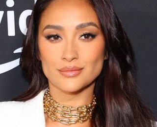 Shay Mitchell Body Measurements Bra Size Height Weight Age Shoe Vital Stats