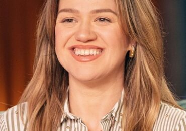 Kelly Clarkson Body Measurements Bra Size Height Weight Shoe Vital Stats