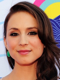 Troian Bellisario Body Measurements Bra Size Height Weight Shoe Vital Statistics Bio