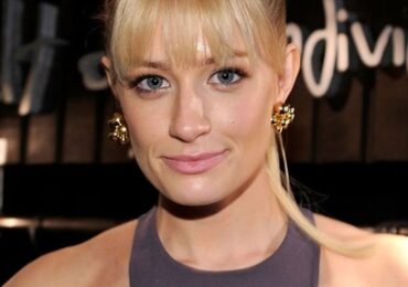 Beth Behrs Body Measurements Height Weight Bra Size Shoe Vital Statistics