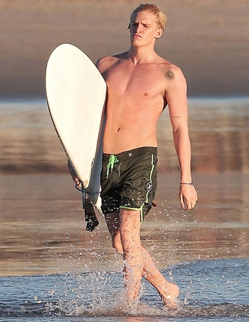 Cody Simpson Height Weight Body Shape