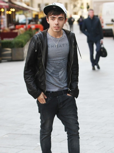 Nathan Sykes Height Weight Body Shape