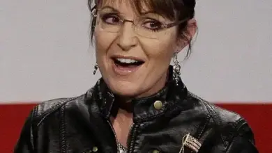 Sarah Palin wearing signature glasses