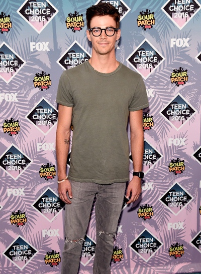 Grant Gustin Body Measurements Shoe Size