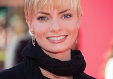 Jaime Pressly Height Weight Bra Size Body Measurements Shoe Statistics