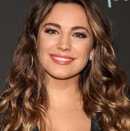 Kelly Brook Body Measurements Height Weight Bra Size Age Facts Family Wiki