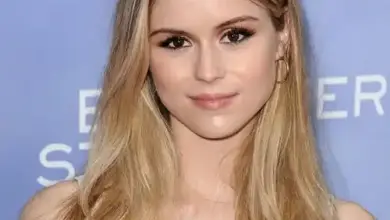 Erin Moriarty facial features