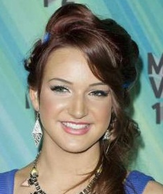 Singer Victoria Duffield