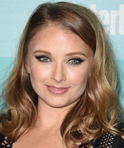 Actress Elisabeth Harnois