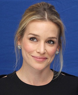 Actress Piper Perabo