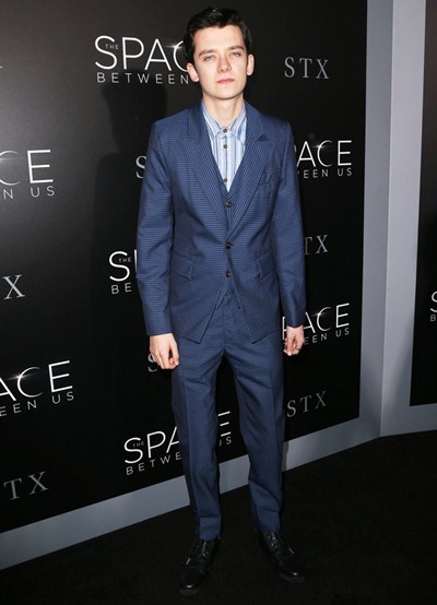 Asa Butterfield Height Weight Stats