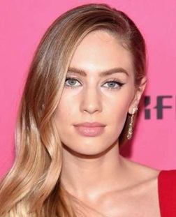 Dylan Penn Height Weight Bra Size Age Body Measurements Facts Family