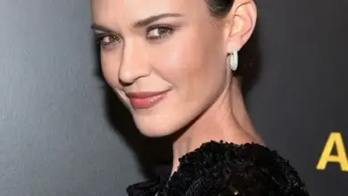 Odette Annable Side-pose Face