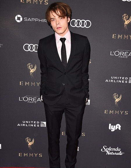 Charlie Heaton Body Measurements Stats