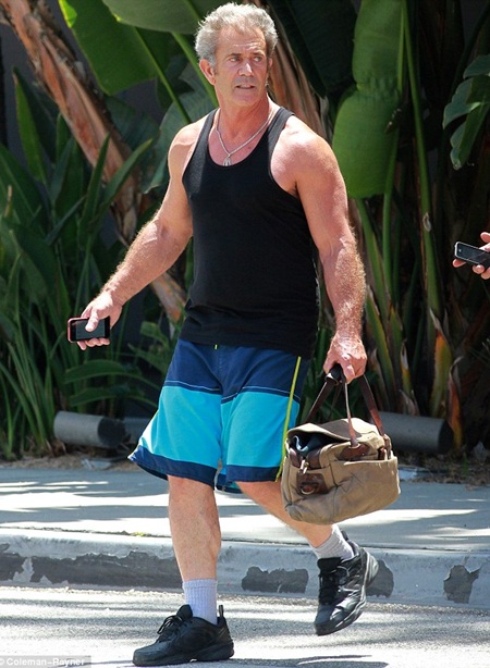 Mel Gibson Body Measurements Stats