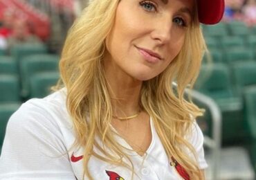 Nikki Glaser Measurements Height Weight Shoe Size Facts