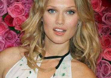 Toni Garrn Measurements Height Weight Shoe Size Age Stats Facts