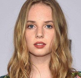 Maya Hawke Body Measurements Height Weight Bra Size Facts Family