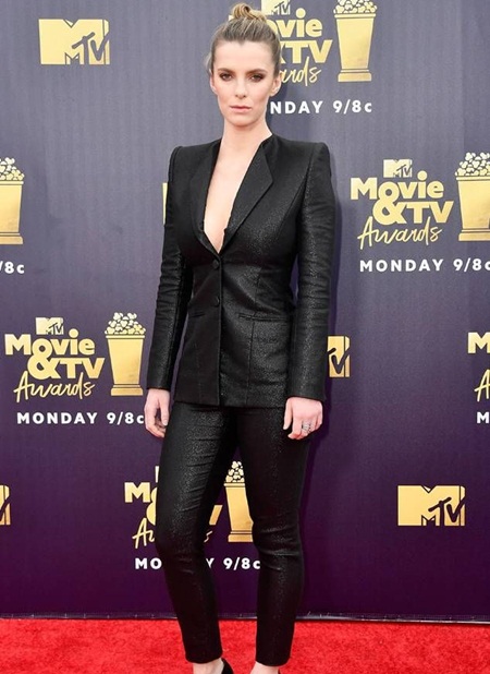 Betty Gilpin Body Measurements Stats