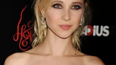 Juno Temple face at the red carpet