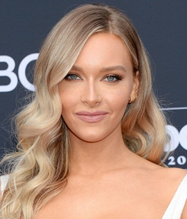 Camille Kostek Height Weight Bra Size Body Measurements Facts