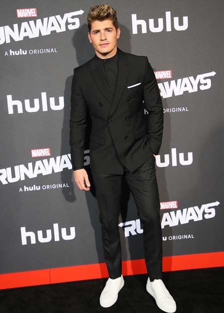 Gregg Sulkin Height Weight Shoe Size