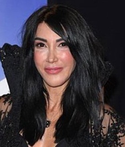 Singer Hande Yener