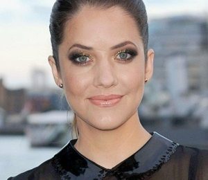 Julie Gonzalo Measurements Height Weight Shoe Size Facts Family