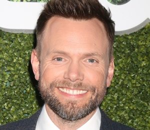 Joel McHale Height Weight Body Measurements Shoe Size Facts