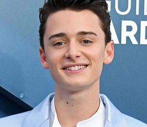 Noah Schnapp Height Weight Shoe Size Body Measurements Stats Facts