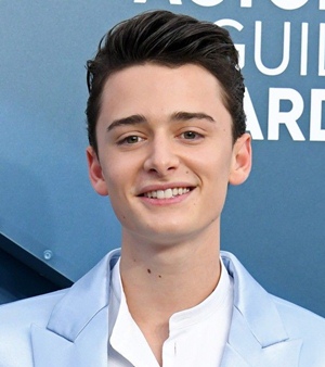 Noah Schnapp Height Weight Shoe Size Body Measurements Stats Facts