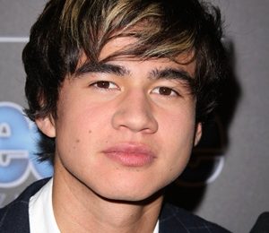 Calum Hood Height Weight Shoe Size Body Measurements Facts Family