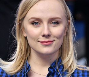 Alexa Davies Height Weight Shoe Size Measurements Facts Family