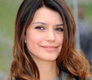 Beren Saat Height Weight Shoe Size Measurements Facts Family
