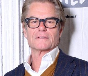 Harry Hamlin Height Weight Shoe Size Body Measurements Family