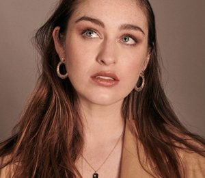 Danielle Galligan Height Weight Shoe Size Measurements Family