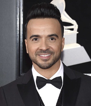 Luis Fonsi Height Weight Shoe Size Measurements Vital Stats Family Bio