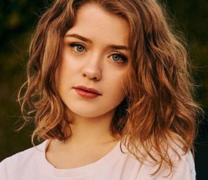 Maisie Peters Height Weight Shoe Size Body Measurements Family