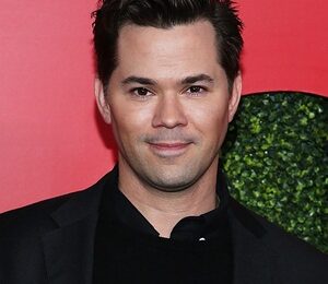 Andrew Rannells Height Weight Shoe Size Measurements Family