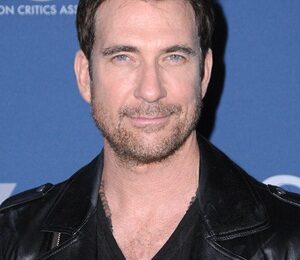Dylan McDermott Height Weight Shoe Size Measurements Family