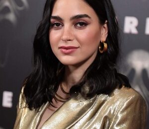 Melissa Barrera Height Weight Shoe Size Body Measurements Bio