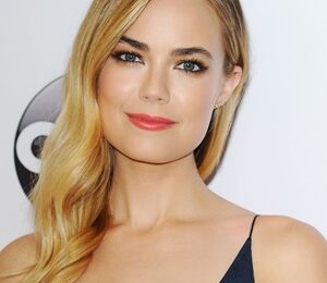 Rebecca Rittenhouse Height Weight Shoe Size Measurements Family