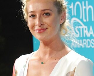 Asher Keddie Height Weight Shoe Size Measurements Statistics